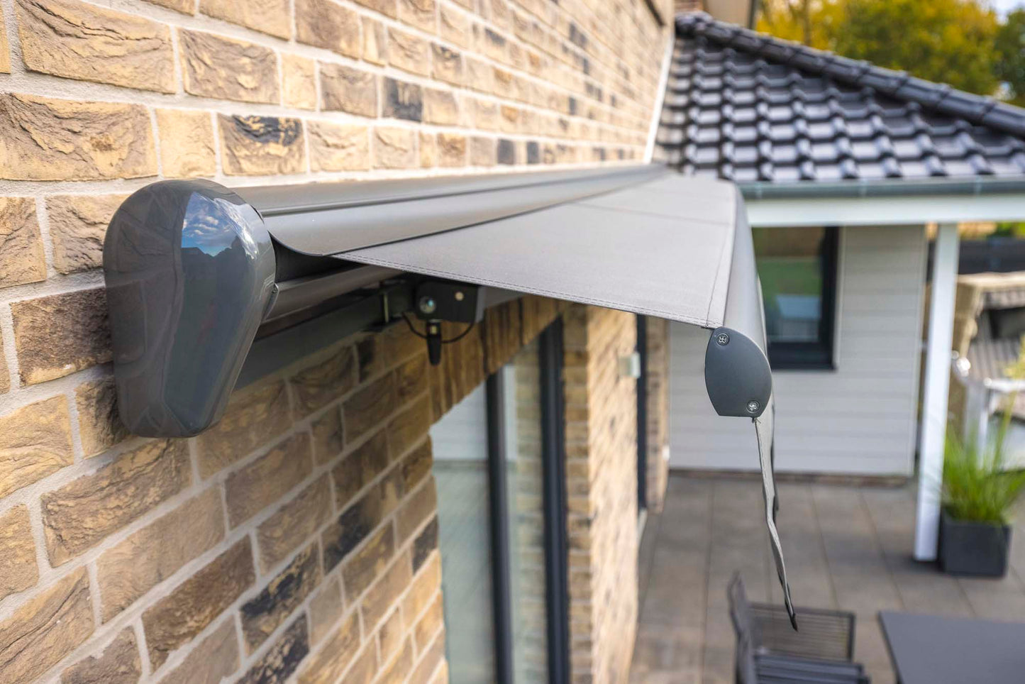 Halbkassetten Markise SUN LED